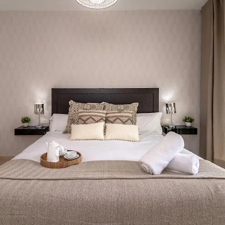 Apartment Vacation I Jardines De Ventura Del Mar, Walk To Puerto Banus Marina, A Minute From The Beach, Groundfloor, Family Friendly And Pool