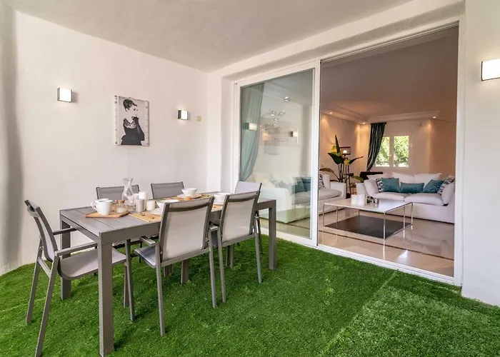 Vacation I Jardines De Ventura Del Mar, Walk To Puerto Banus Marina, A Minute From The Beach, Groundfloor, Family Friendly And Pool マルベーリャ