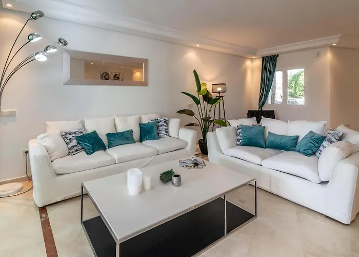 Vacation I Jardines De Ventura Del Mar, Walk To Puerto Banus Marina, A Minute From The Beach, Groundfloor, Family Friendly And Pool マルベーリャ