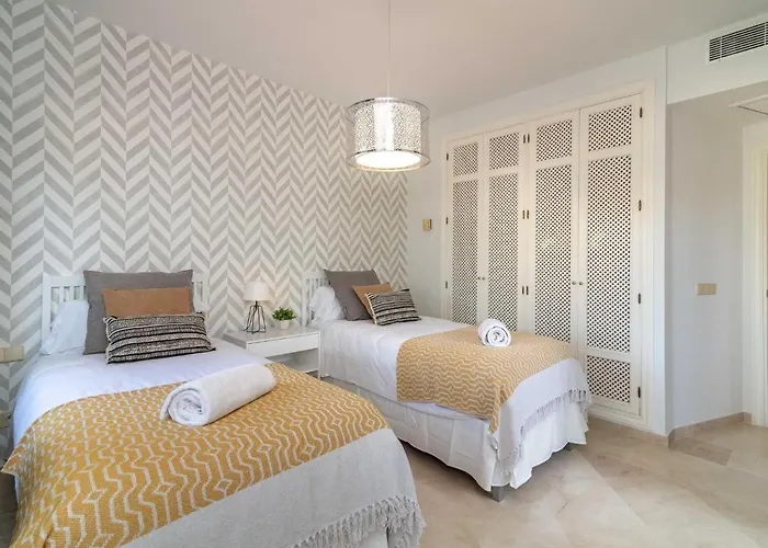 Vacation I Jardines De Ventura Del Mar, Walk To Puerto Banus Marina, A Minute From The Beach, Groundfloor, Family Friendly And Pool * マルベーリャ