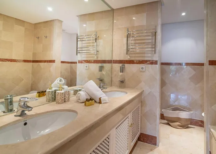 Vacation I Jardines De Ventura Del Mar, Walk To Puerto Banus Marina, A Minute From The Beach, Groundfloor, Family Friendly And Pool アパート