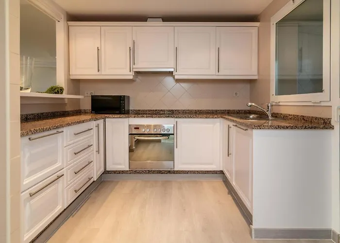 Vacation I Jardines De Ventura Del Mar, Walk To Puerto Banus Marina, A Minute From The Beach, Groundfloor, Family Friendly And Pool アパート