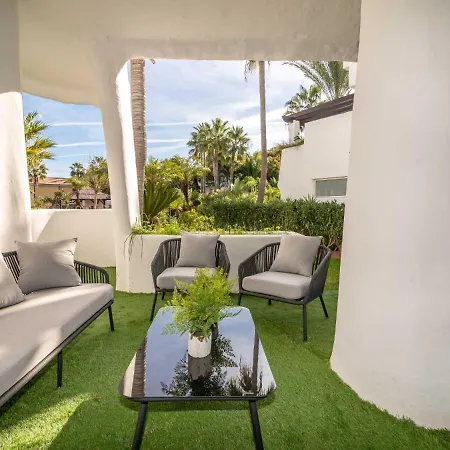 Vacation I Jardines De Ventura Del Mar, Walk To Puerto Banus Marina, A Minute From The Beach, Groundfloor, Family Friendly And Pool Lejlighed